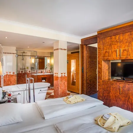 Otel Gloecklhofer Burghausen